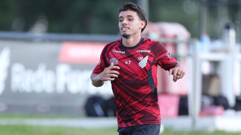 Atacante do Athletico, Chiqueti relata “momento complicado” em internação e projeta volta aos jogos