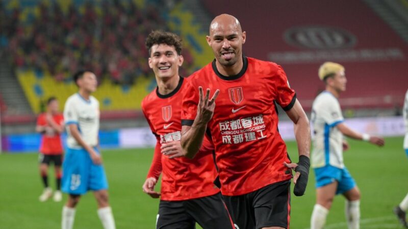 Brasileiro marca hat-trick em menos de 20 minutos na Superliga Chinesa no dia do seu aniversário