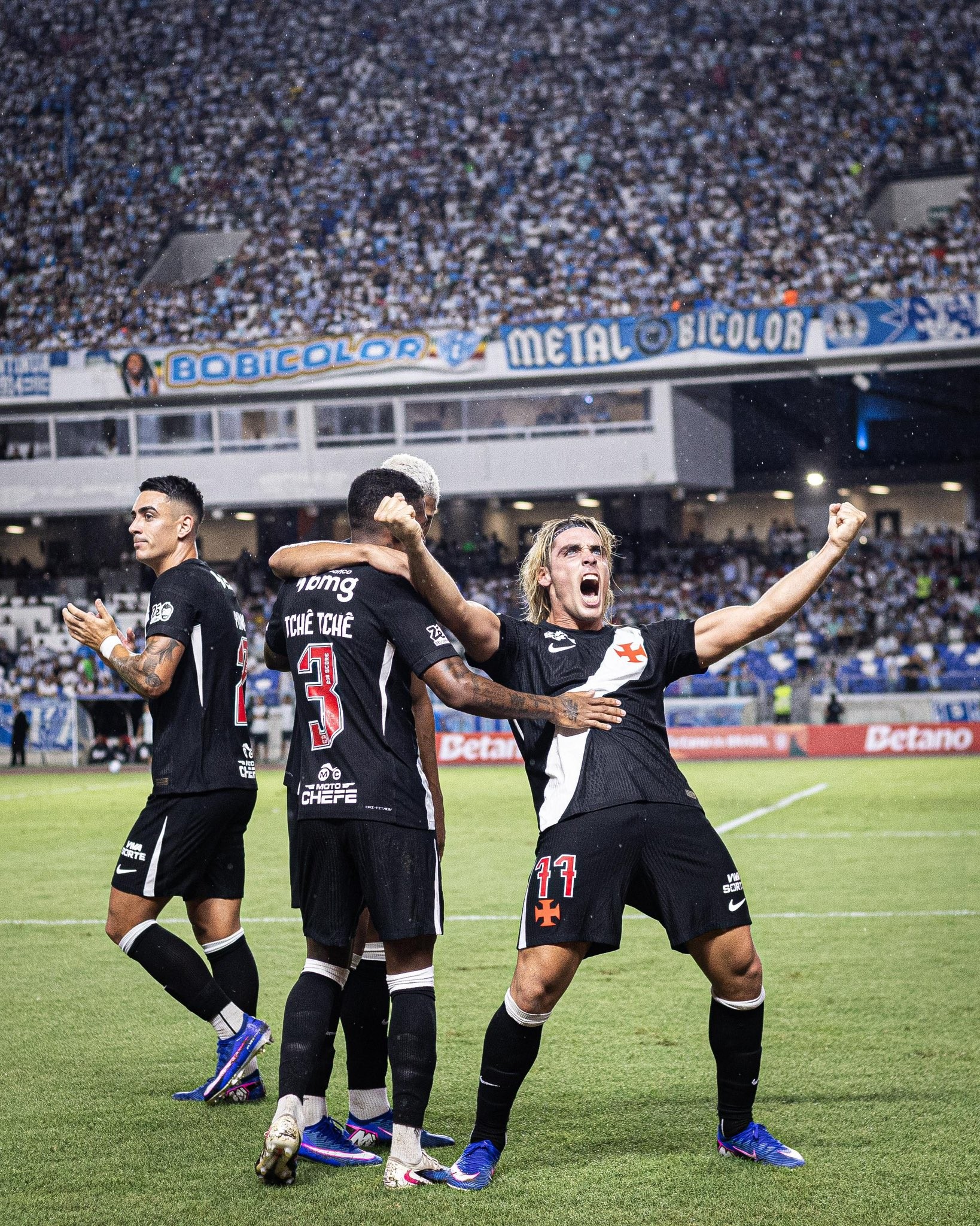 Spinelli encerra jejum pelo Vasco e agradece a Renato Gaúcho: “Confiou em mim”