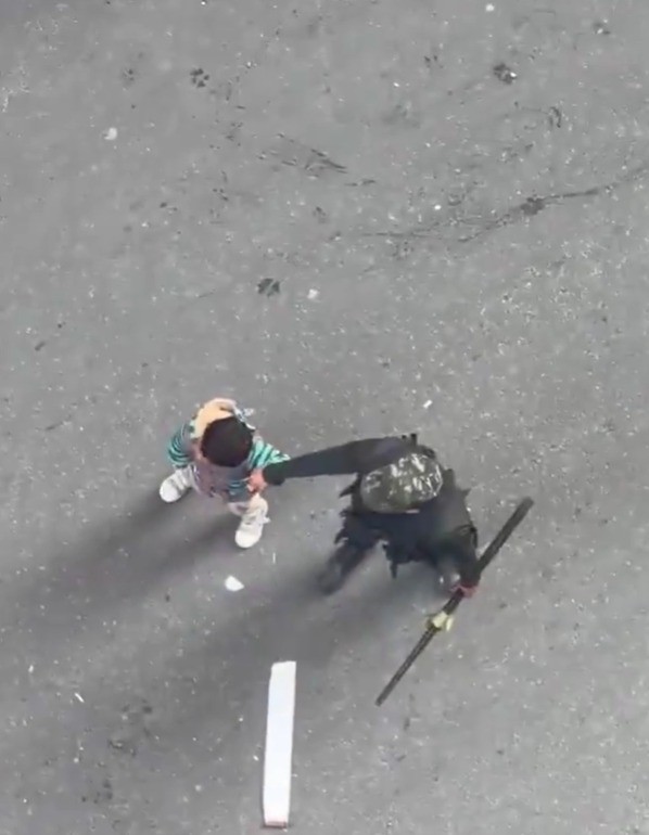 Vídeo mostra crianças sendo usadas como ‘escudo’ durante confronto na Colômbia; presidente reage: ‘Isso não admito’