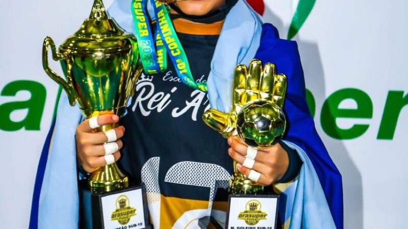 Inspirado em Weverton e Courtois, goleiro que usa capacete no AC será avaliado na base do Vasco