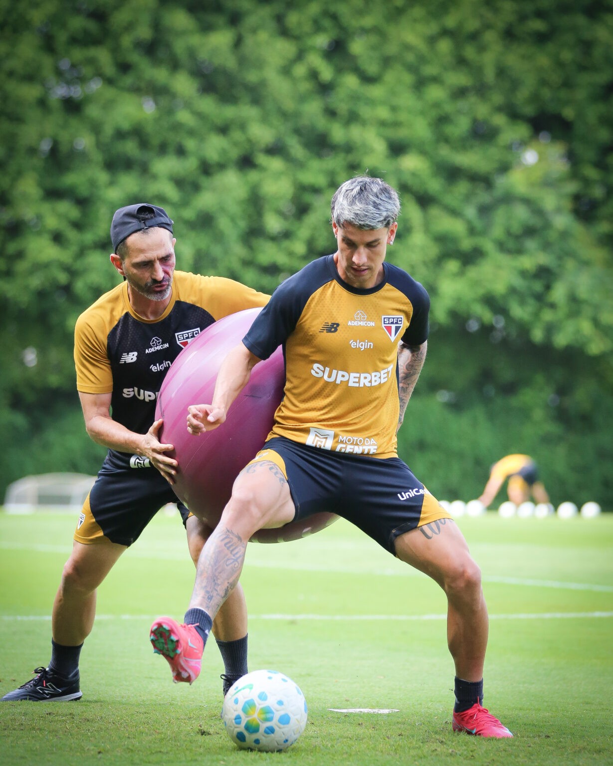 São Paulo sente ausência de Ferreira e sofre para encontrar substituto no ataque