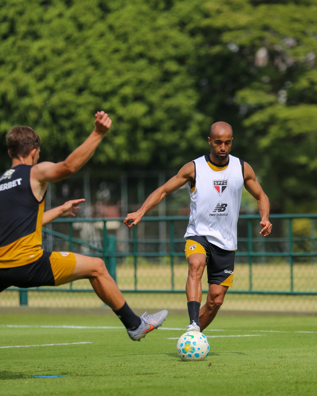 Treino do São Paulo: Lucas Moura se aproxima de retorno aos jogos