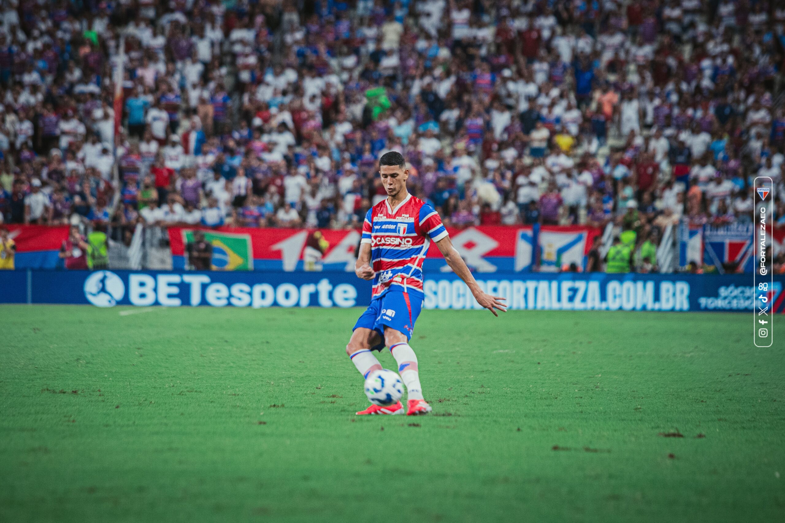 Palmeiras aciona o Fortaleza na CNRD por dívida em venda do zagueiro Gustavo Mancha