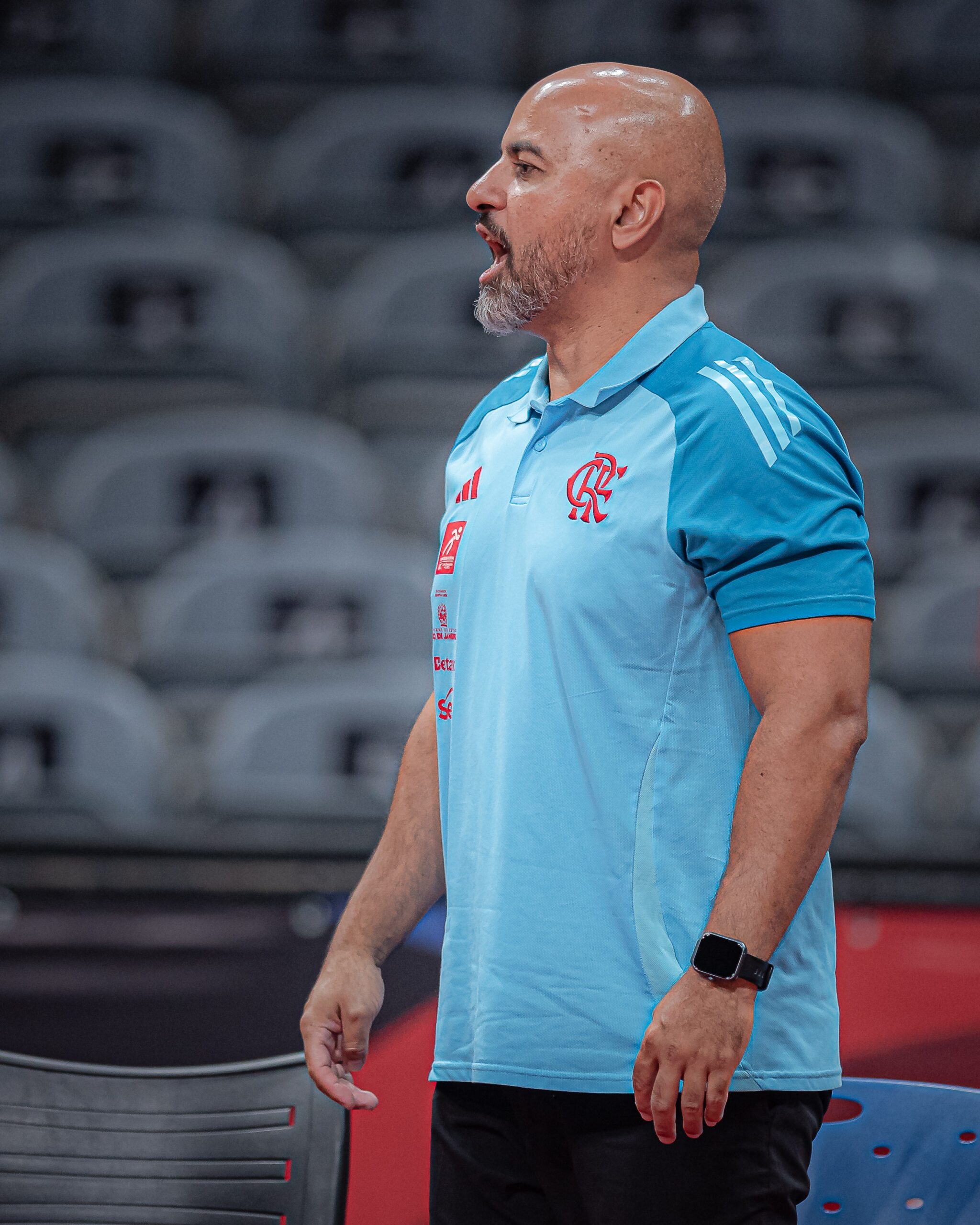 Com “DNA rubro-negro”, técnico estreia pelo Flamengo nos playoffs do NBB depois de só um treino