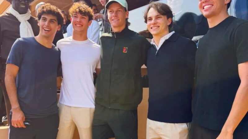 Bortoleto e outros pilotos da F1 se encontram com Sinner em Monte Carlo