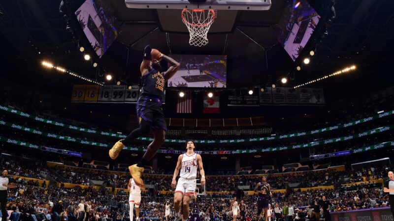 LeBron soma 12 mil assistências e alcança nova marca na NBA