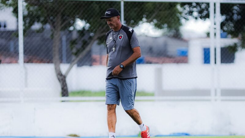 Volta de Lisca ao futebol é marcada por título, ambiente conturbado e demissão após tropeços na Série C