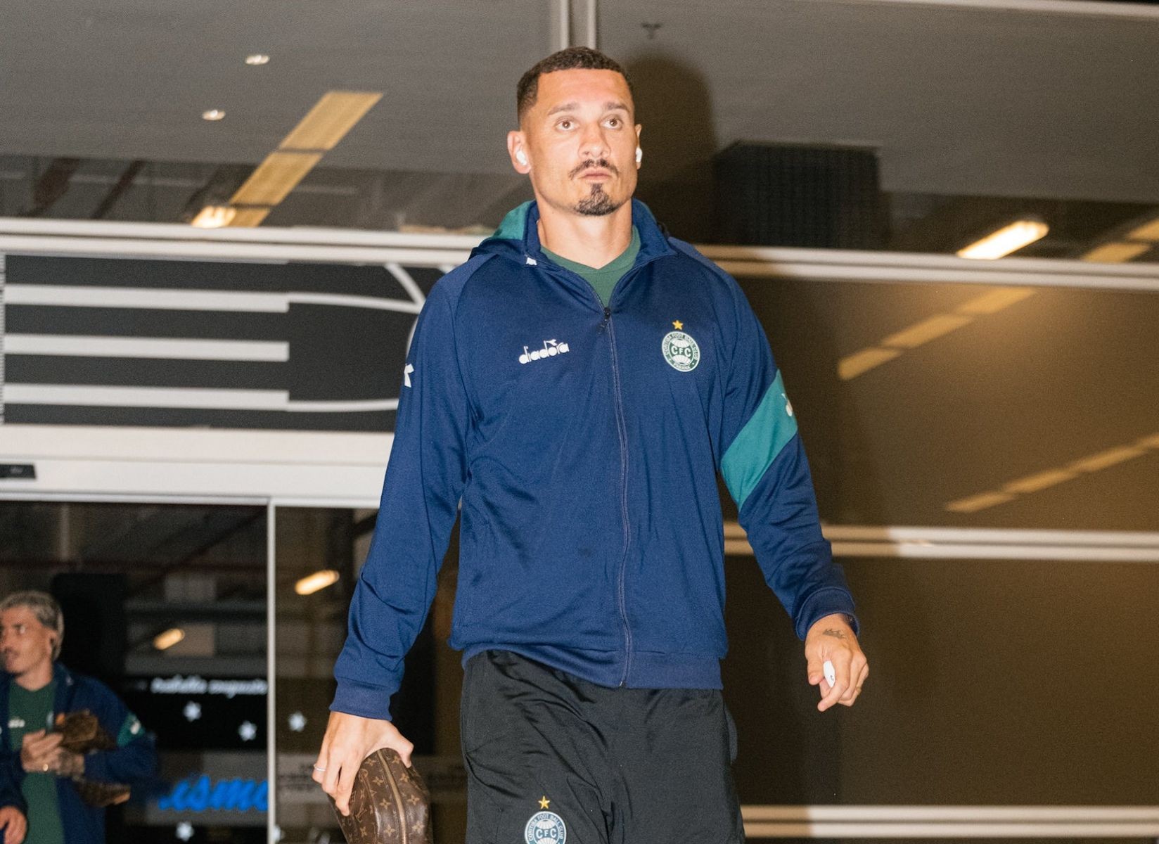 Expulsão no Athletiba: zagueiro do Coritiba pode receber pena pesada