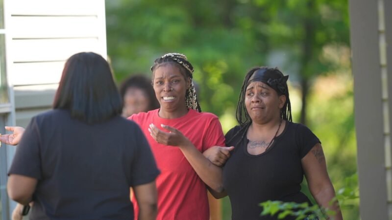 Pai que matou 7 filhos e outra criança nos EUA estava se divorciando e também atirou na esposa, diz imprensa americana