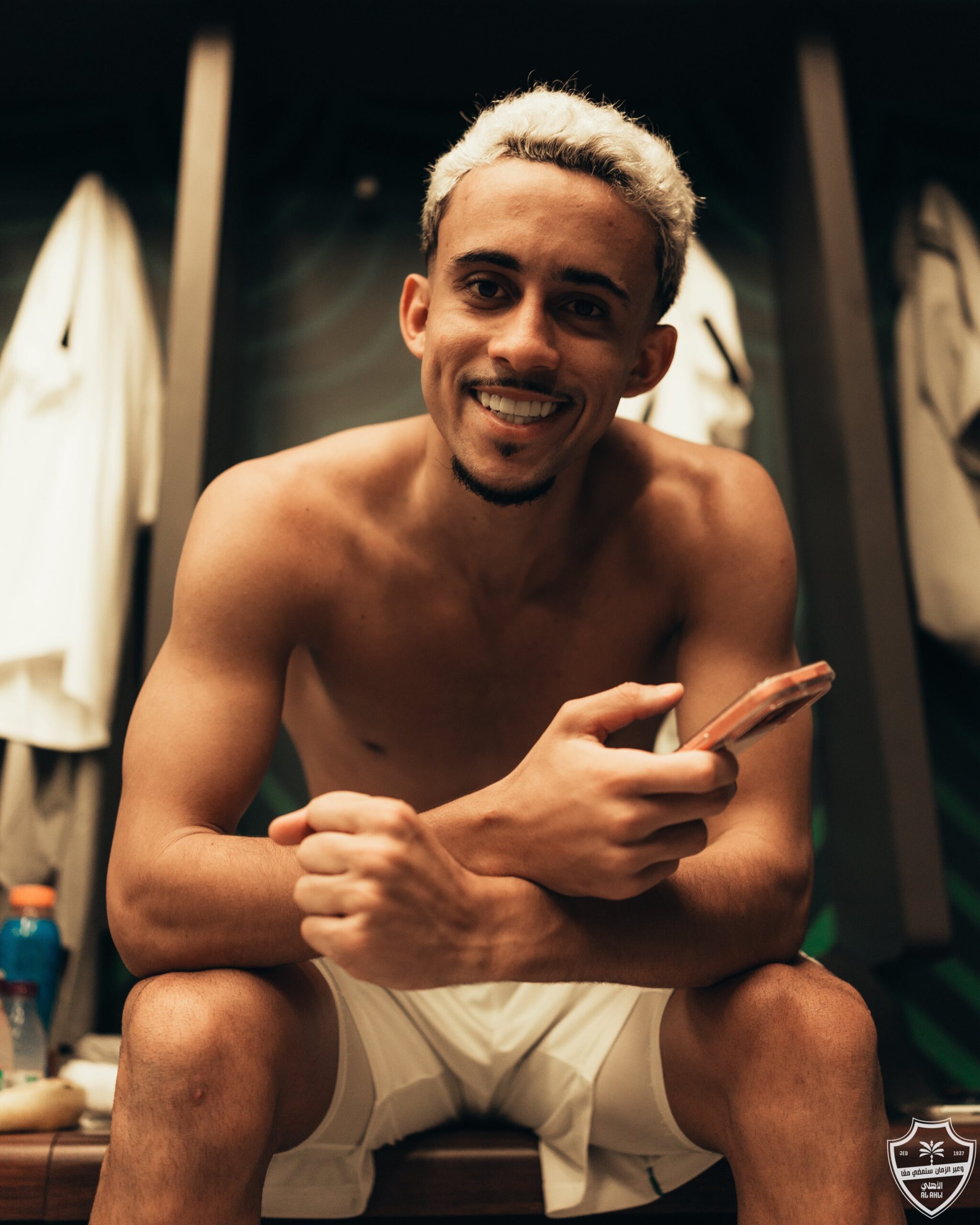 Matheus Gonçalves, ex-Flamengo, marca em vitória do Al-Ahli e projeta “briga pelo título até o fim”