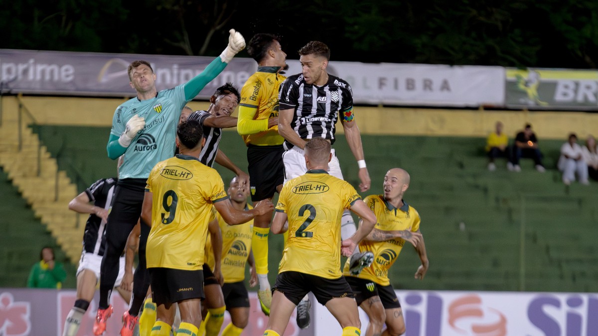 Figueirense: empate justo deixa recados para Marcio Zanardi