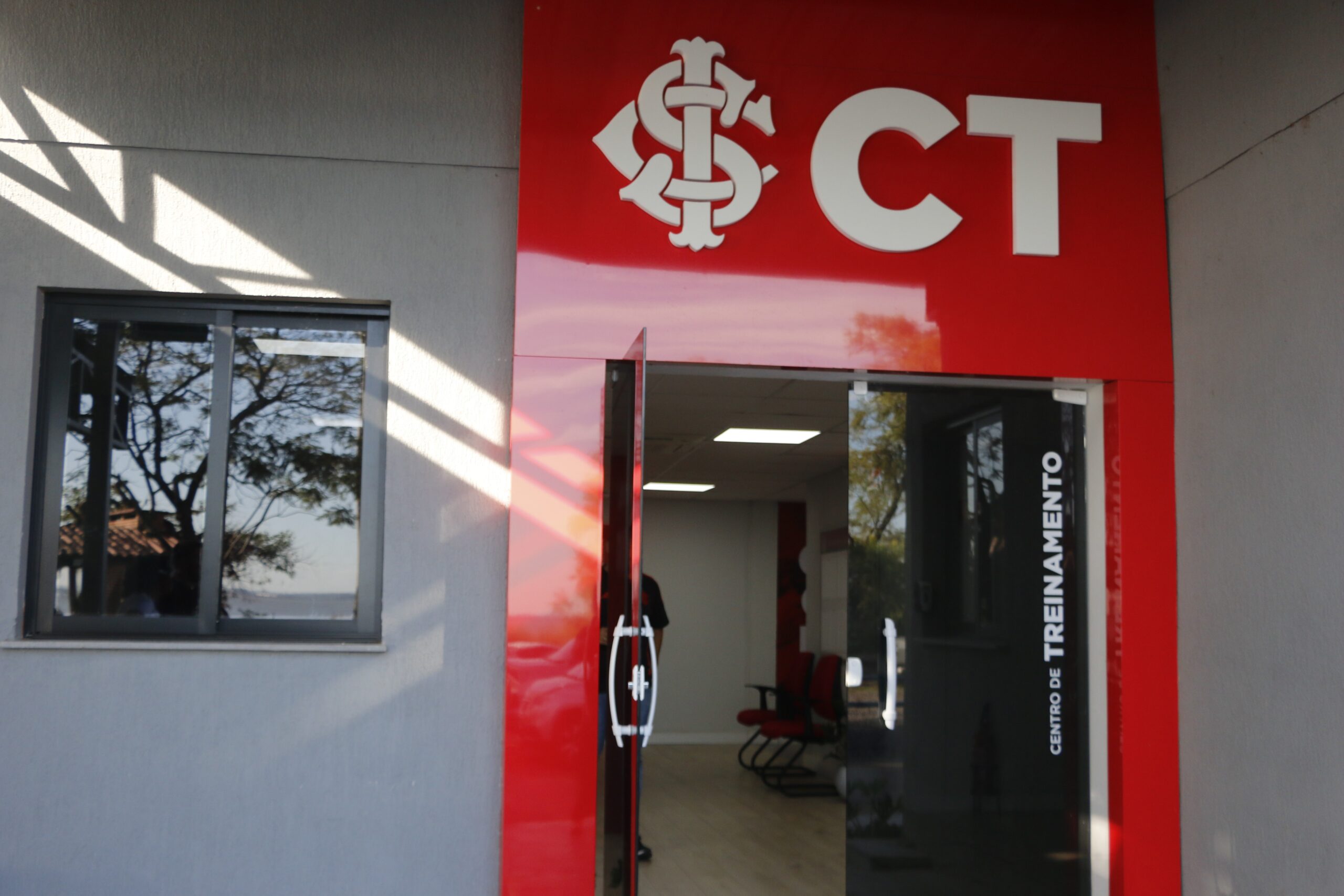 Tinga se une a Dunga, Alisson e empresários em projeto para reformar CT do Inter