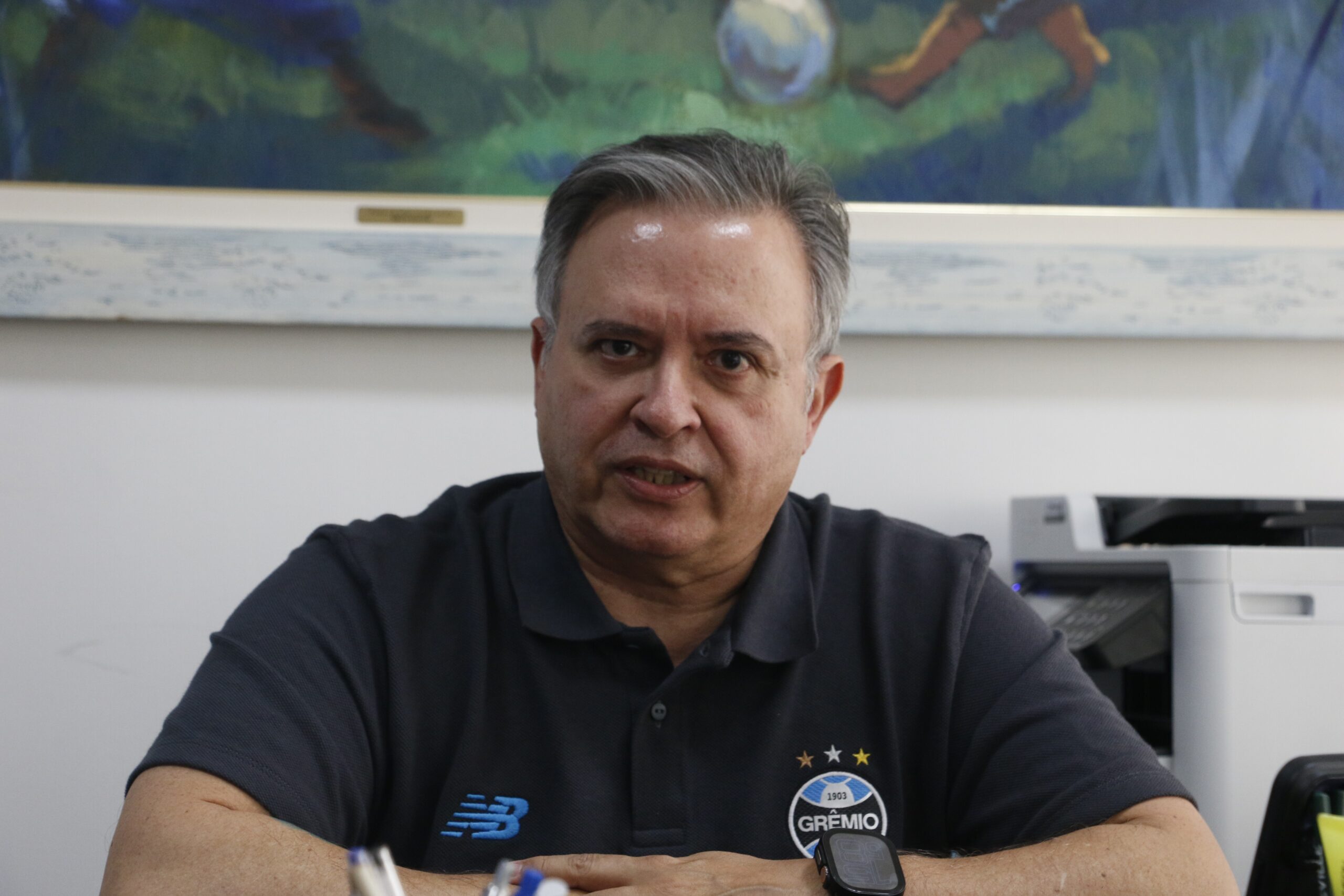 Dirigente do Grêmio dispara sobre profissionalização da arbitragem: “Salário para a incompetência”