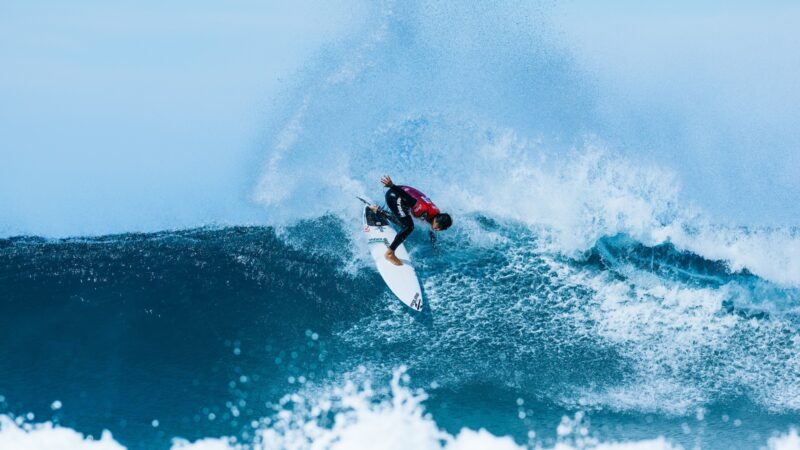 Miguel Pupo avança à semifinal em Bells Beach; etapa é adiada por condições do mar