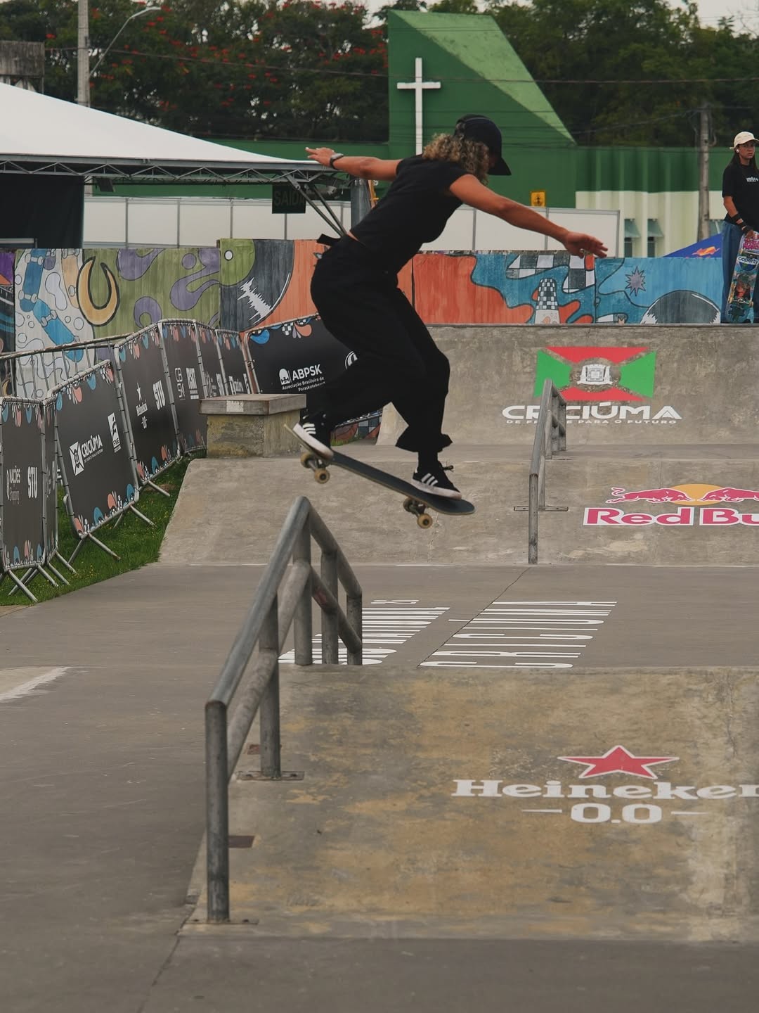 Gabi Mazetto conquista bronze no skate street do STU National em Criciúma