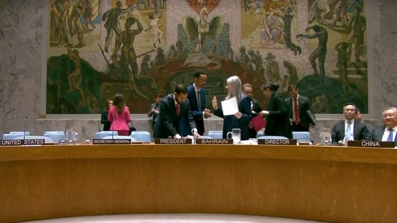 Com veto da China, Conselho de Segurança da ONU rejeita uso da força para reabrir o Estreito de Ormuz