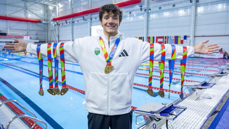 Revelação da natação, mineiro vai treinar na Califórnia após levar oito ouros nos Jogos da Juventude