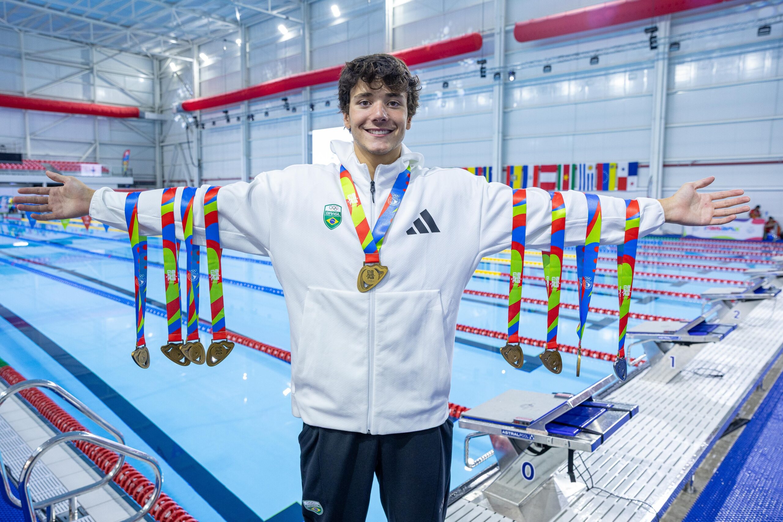 Revelação da natação, mineiro vai treinar na Califórnia após levar oito ouros nos Jogos da Juventude