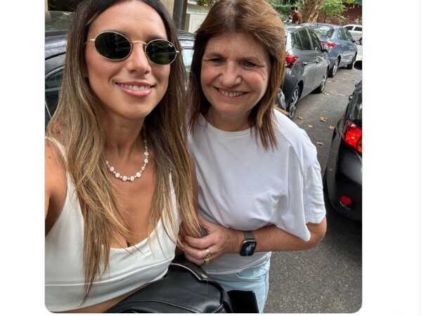 Argentina presa no Rio por imitar macaco é acusada de roubar carro do ex-namorado, diz jornal