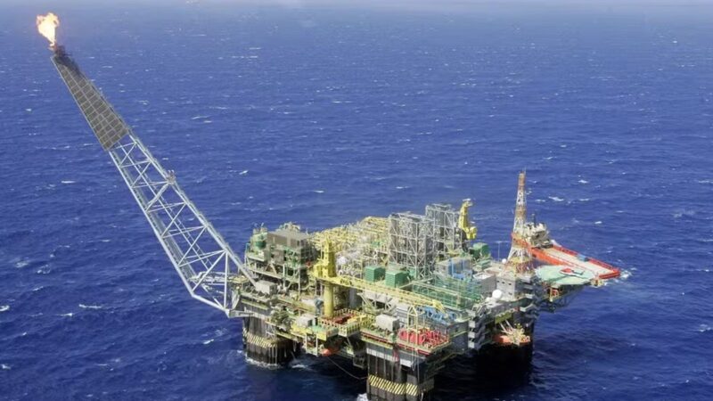 Petróleo sobe após Irã e EUA rejeitarem proposta de cessar-fogo