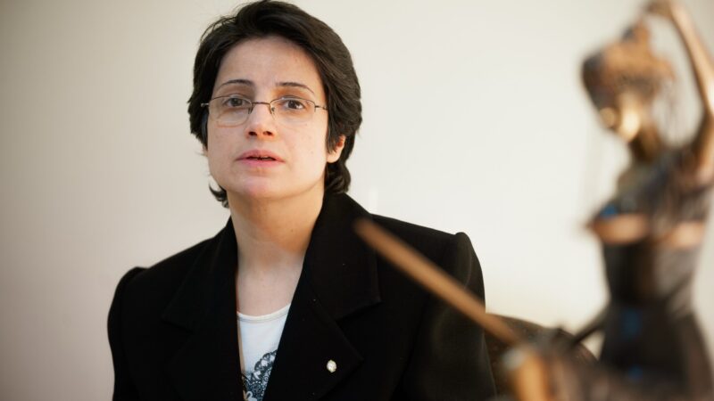 Irã prende advogada de direitos humanos premiada Nasrin Sotoudeh, denuncia filha