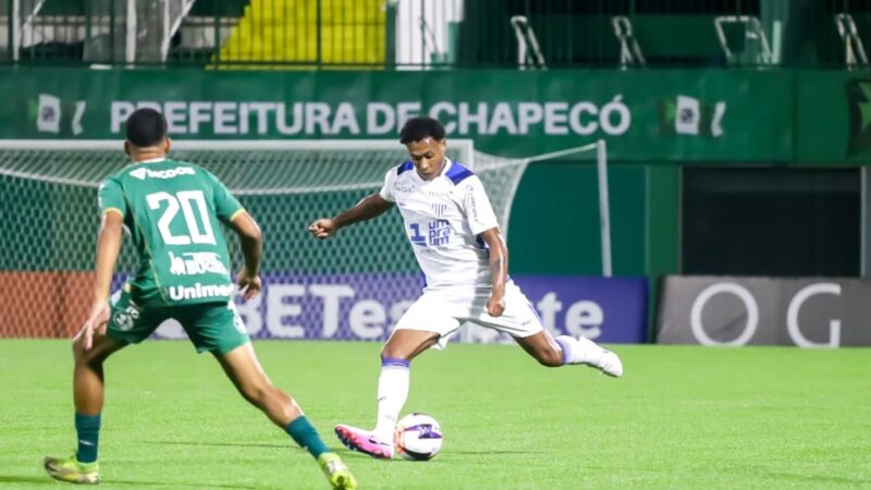 Cauan de Almeida valoriza a rotação do elenco do Avaí: “Vamos ganhando mais opções”