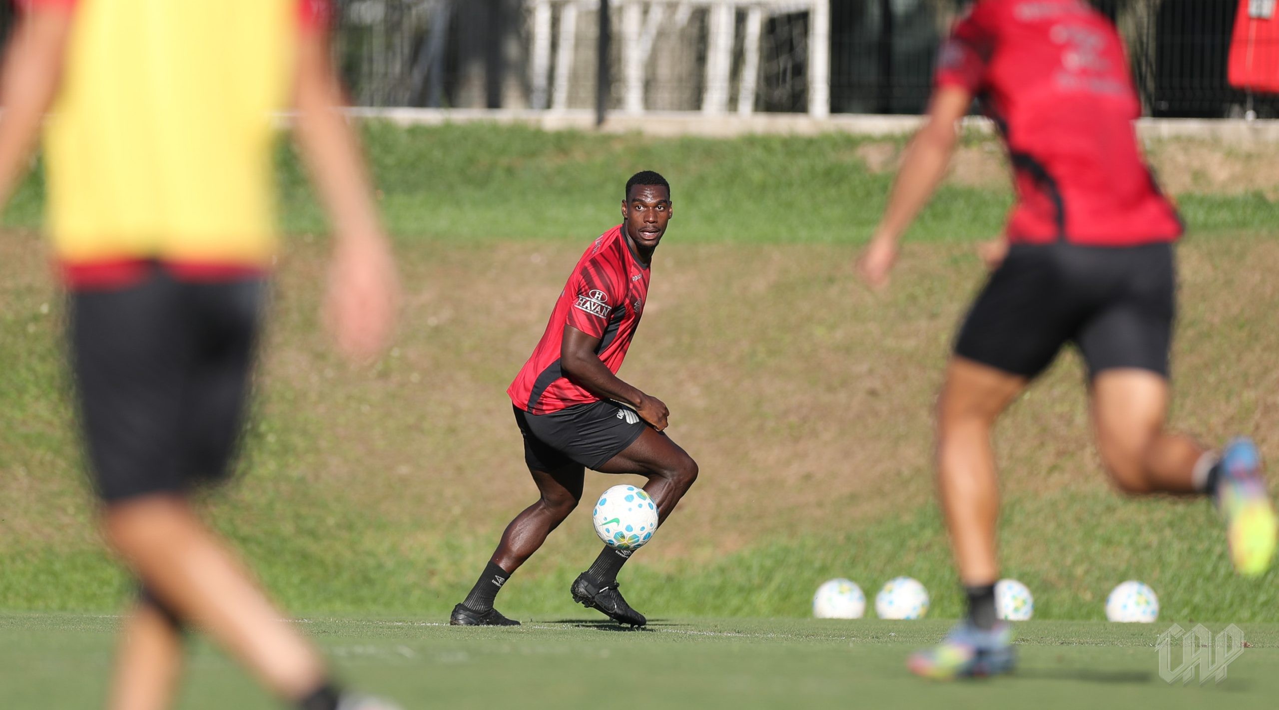 Escalação do Athletico: Terán é cortado de jogo contra o Atlético-MG