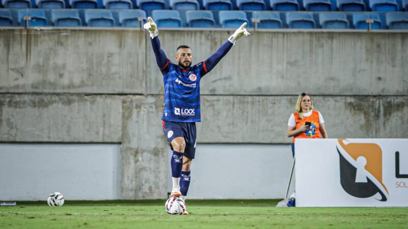 Goleiro do América-RN pede desculpas por erro que provocou derrota em clássico