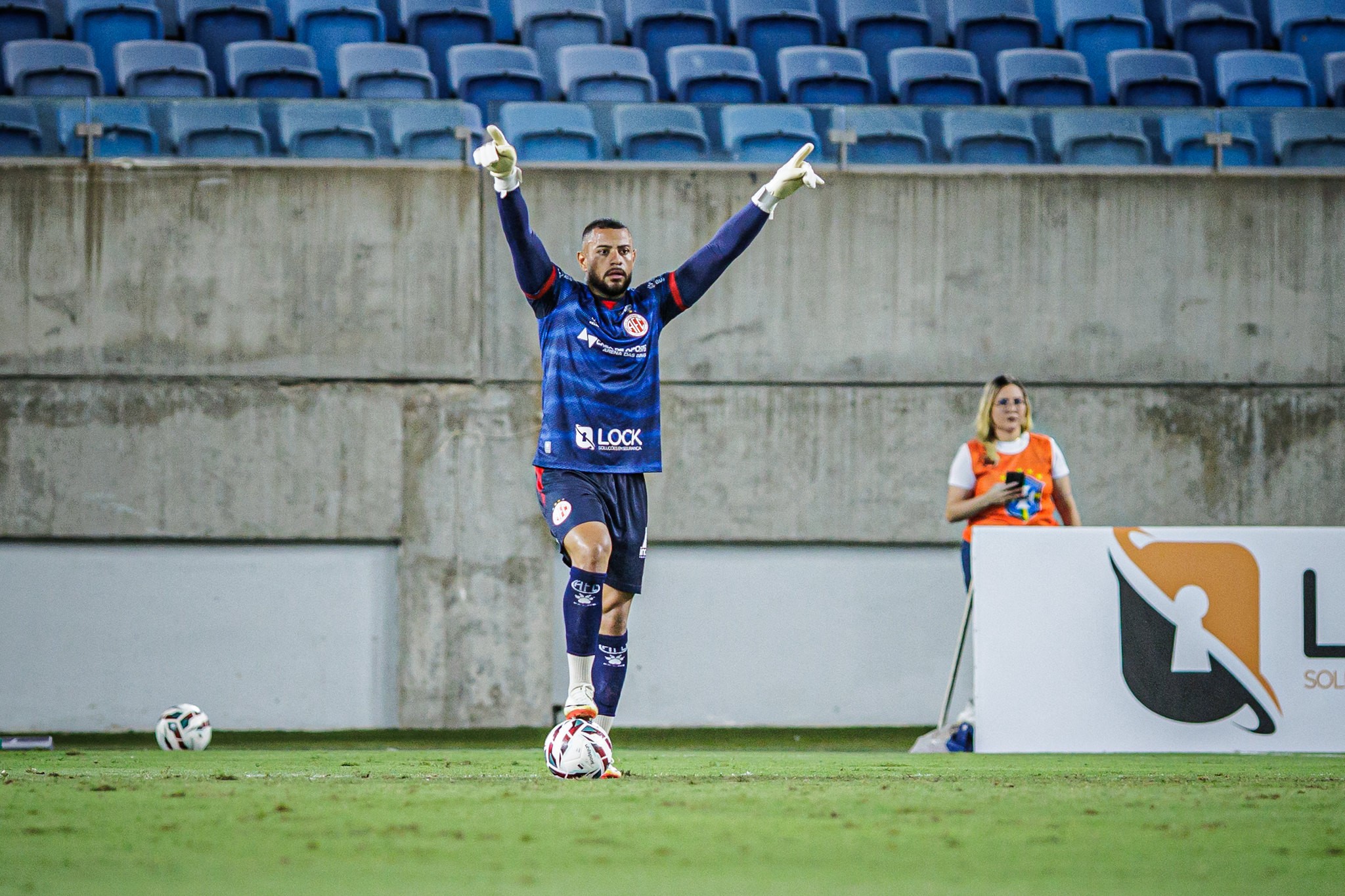 Goleiro do América-RN pede desculpas por erro que provocou derrota em clássico