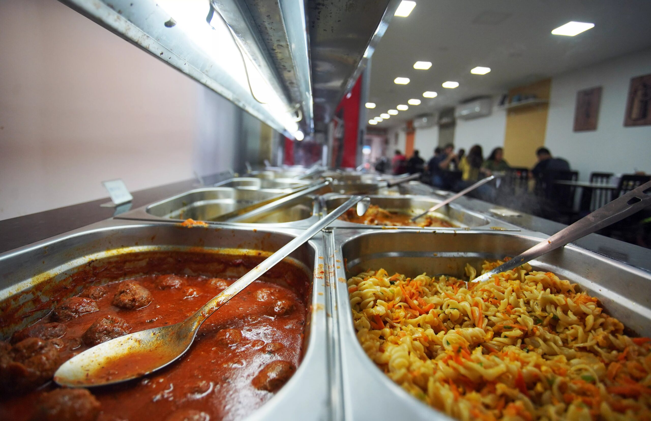 Quais descontos podem ser feitos no salário? Veja regras para saúde e vale-refeição