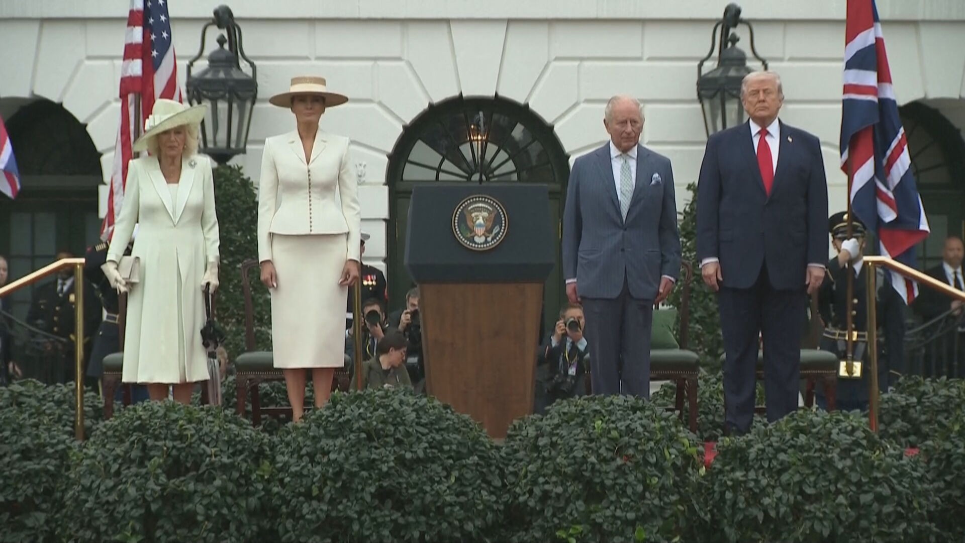 Trump faz piada com casamento com Melania na frente do rei Charles e da rainha Camilla; VÍDEO