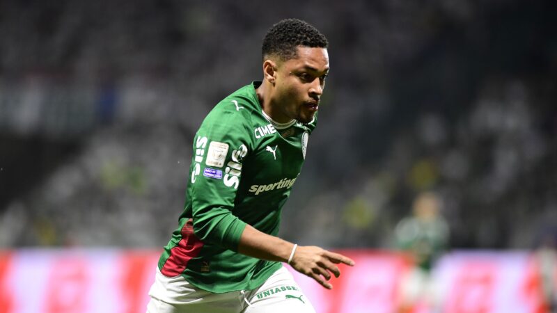Do aquecimento ao jogo: como foi a volta de Vitor Roque ao Palmeiras