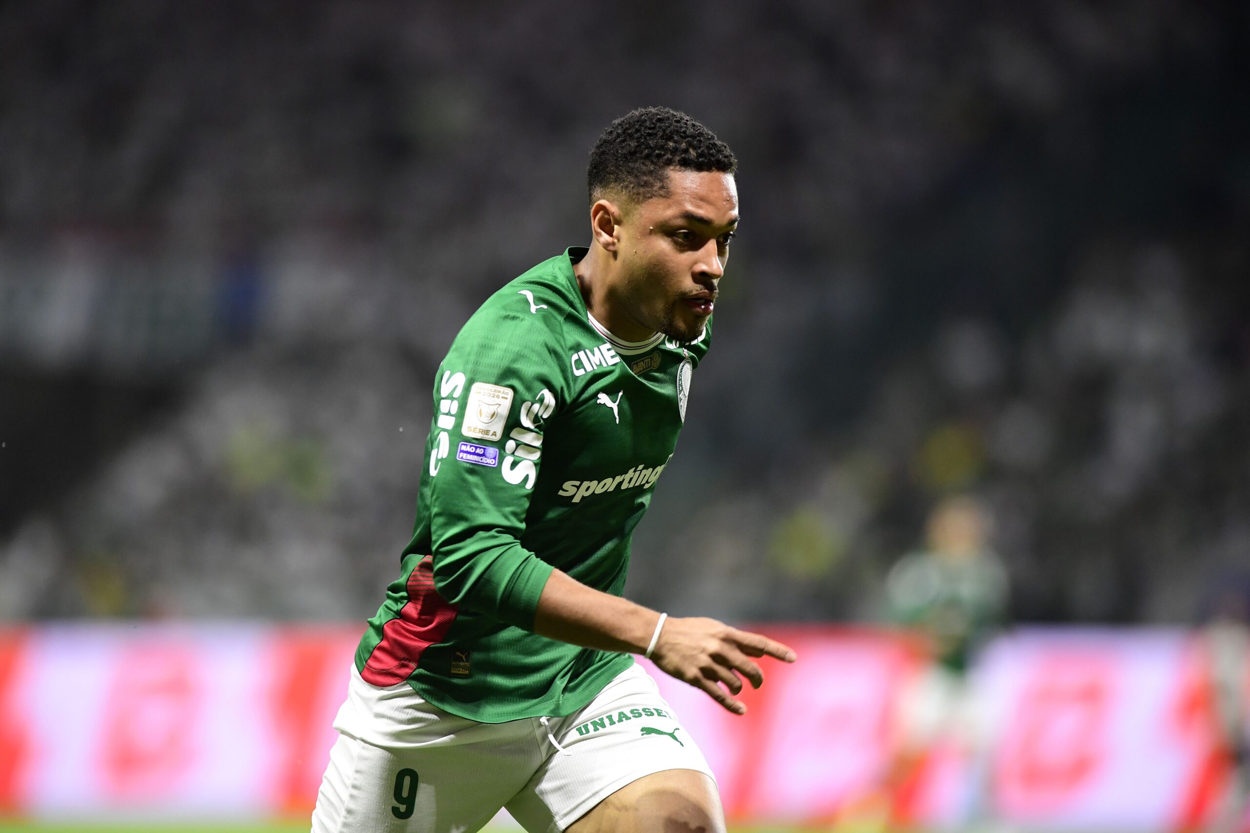 Do aquecimento ao jogo: como foi a volta de Vitor Roque ao Palmeiras