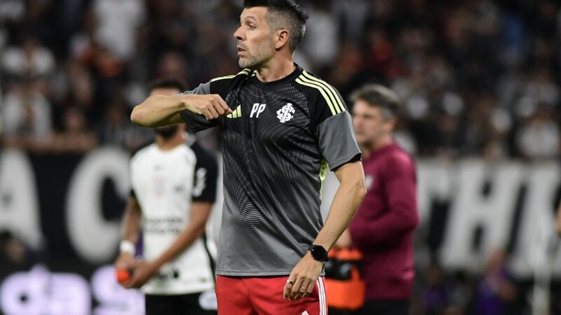 Pezzolano abre mão da convicção no Inter e mostra variação tática para arrancar no Brasileirão
