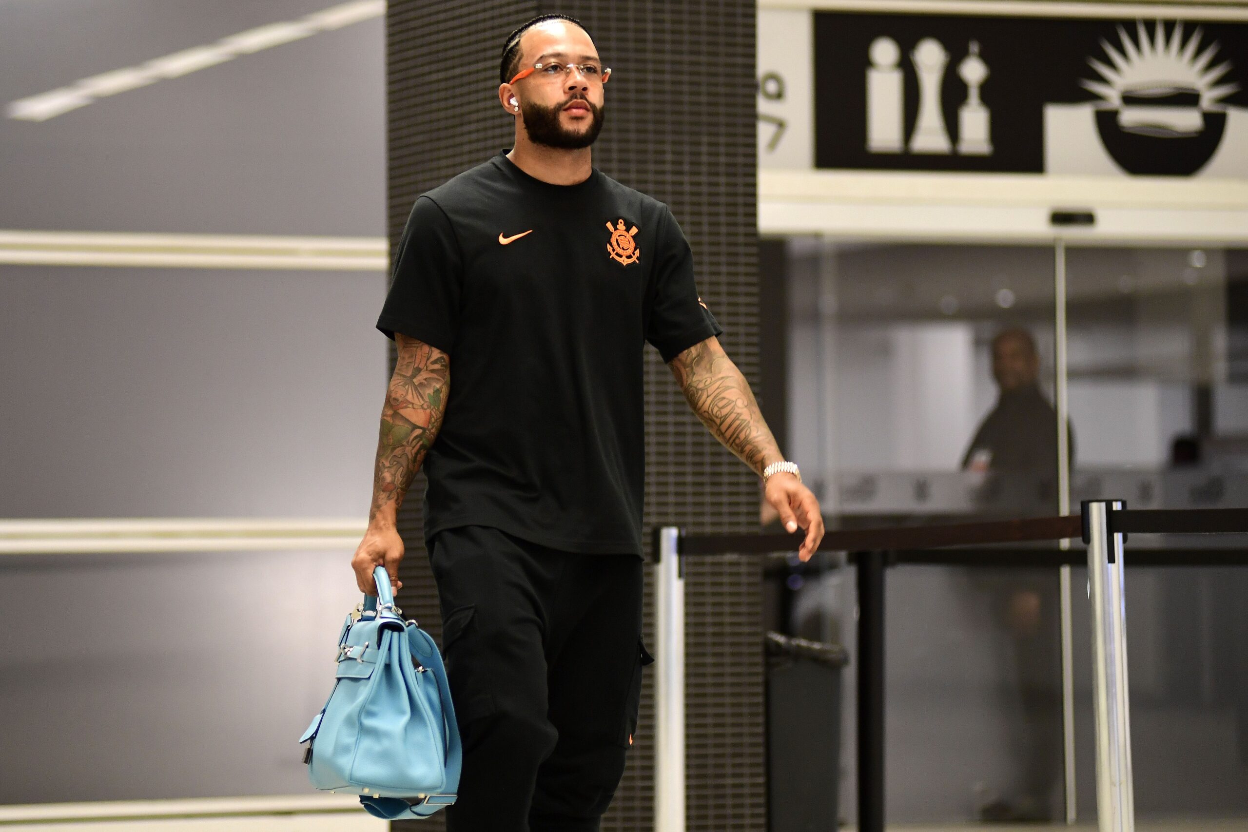 Dívida milionária e incerteza sobre renovação: Corinthians e Memphis têm mais dois meses de contrato