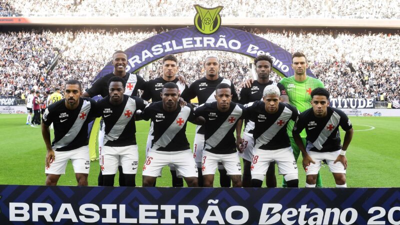 Enquete: torcida do Vasco discorda de time reserva na Sul-Americana e quer mudanças contra o Flamengo