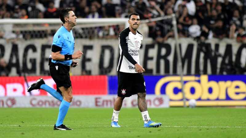 Corinthians x Palmeiras: árbitro relata tumulto no túnel do vestiário e drone com porco de pelúcia