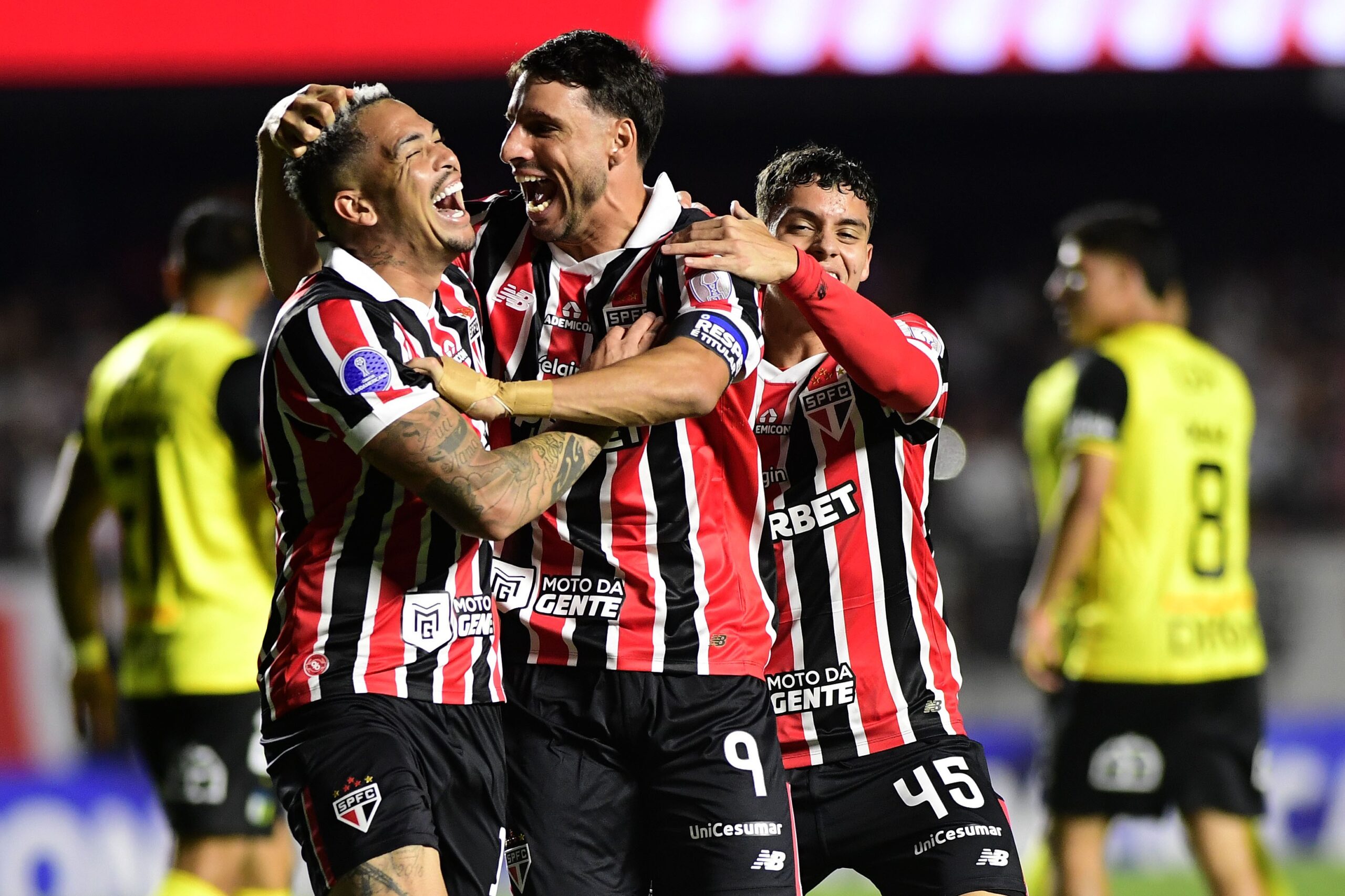Toca no Calleri… e no Luciano! Dupla é responsável por 50% dos gols do São Paulo na temporada