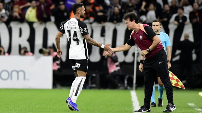 Análise: improvisação de Diniz dá certo, e Corinthians vence Vasco sabendo sofrer após expulsão