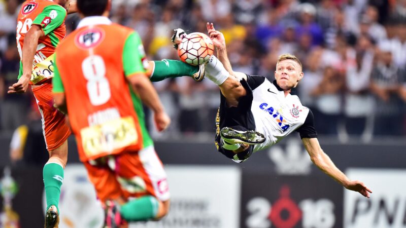 Há 10 anos, Marlone marcou golaço pelo Corinthians que foi finalista do Puskás