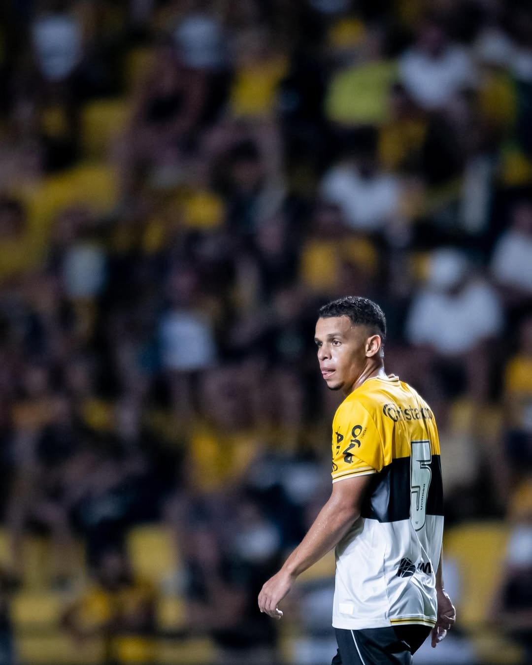 Volante Sandry é ausência em treino e deve deixar o Criciúma