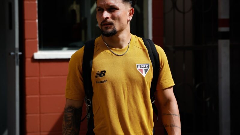 Artur pode ganhar vaga de Cauly e ser titular em estreia no São Paulo