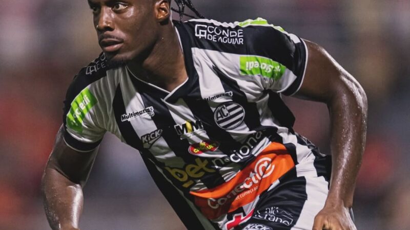 Artilheiro da Série B, Ronaldo Tavares sai com dor no joelho e vira preocupação no Athletic