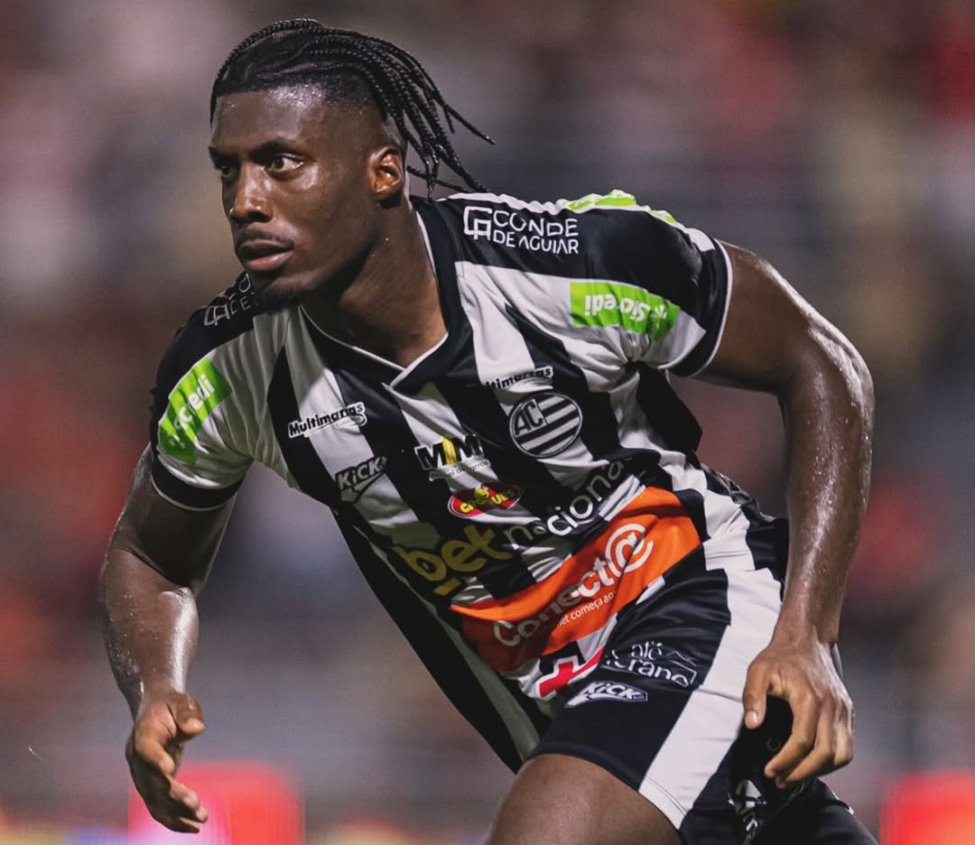 Artilheiro da Série B, Ronaldo Tavares sai com dor no joelho e vira preocupação no Athletic