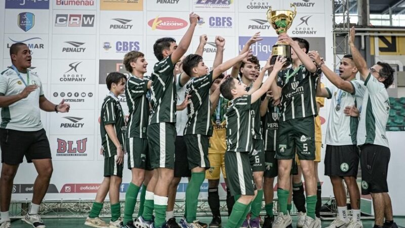 Escolinha do Pelezinho é vice-campeão da Taça Brasil de Futsal sub-14