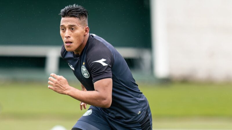 Com retorno de Sebas Gómez, Coritiba tem disputa aberta no meio-campo; entenda as opções