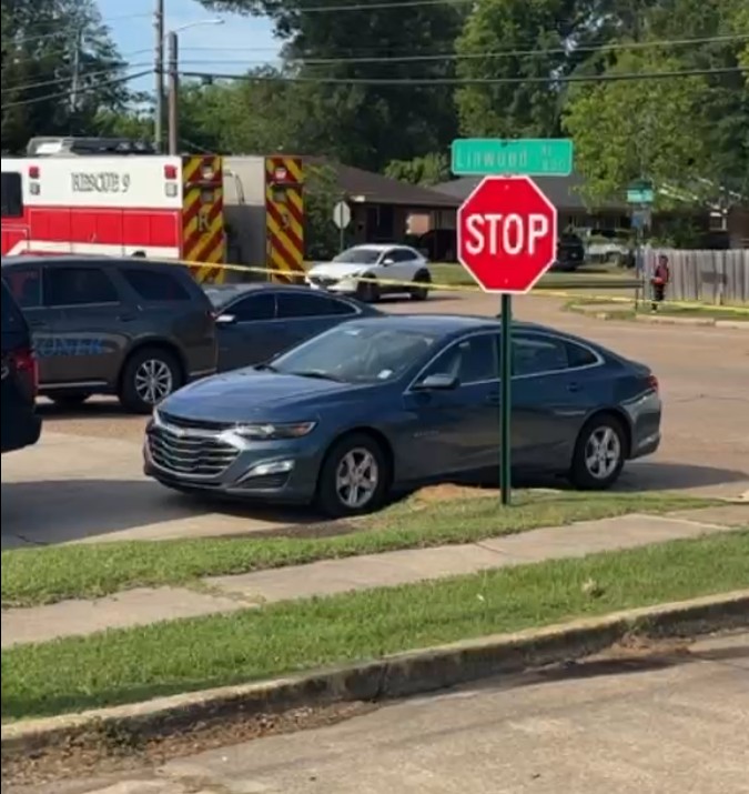 Criança morta em massacre nos EUA parece ter tentado fugir pelo telhado, diz porta-voz da polícia