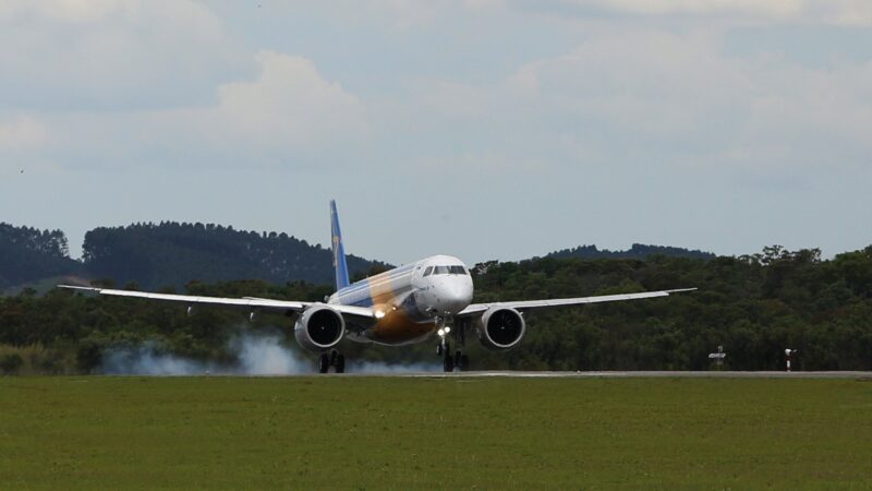 Embraer entrega 44 aviões no 1º trimestre de 2026 e registra alta de 47% em relação ao ano anterior