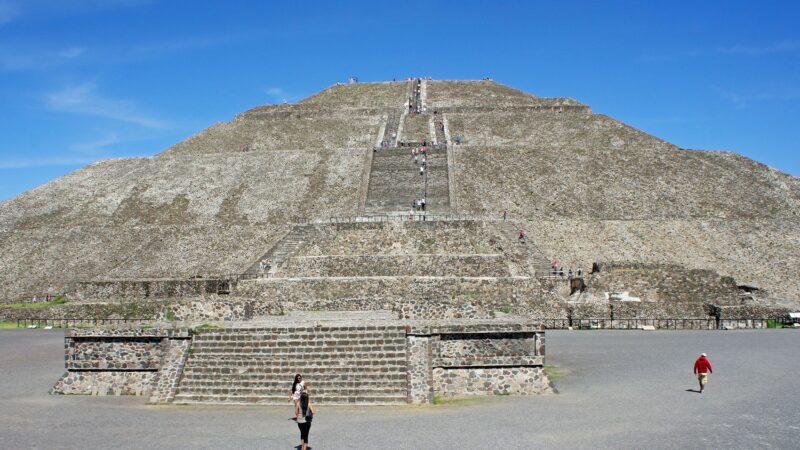 Tiroteio em complexo de pirâmides perto da Cidade do México deixa turista canadense morta